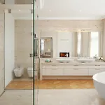 R16 Residences 公寓式酒店 5*