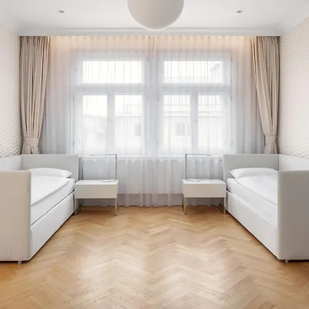 R16 Residences Apartahotel 5*