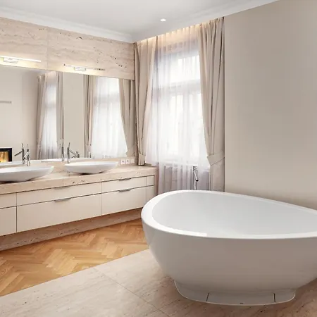Apartahotel R16 Residences 5*