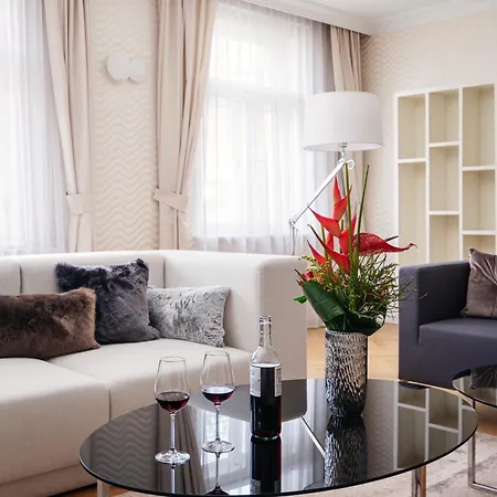 R16 Residences 5*