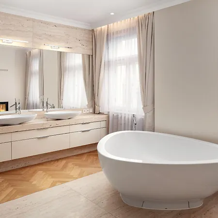 R16 Residences 5*