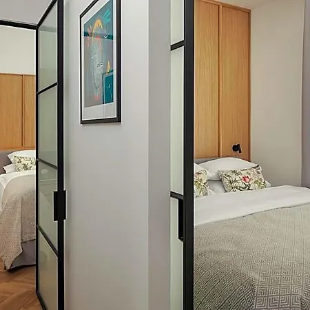 R16 Residences 아파트호텔 5*