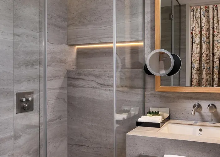 R16 Residences 5*