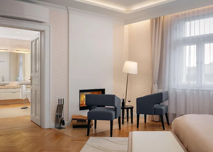 R16 Residences Aparthotel 5*
