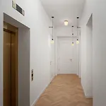 R16 Residences Lägenhetshotell Prag