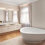 R16 Residences 5*